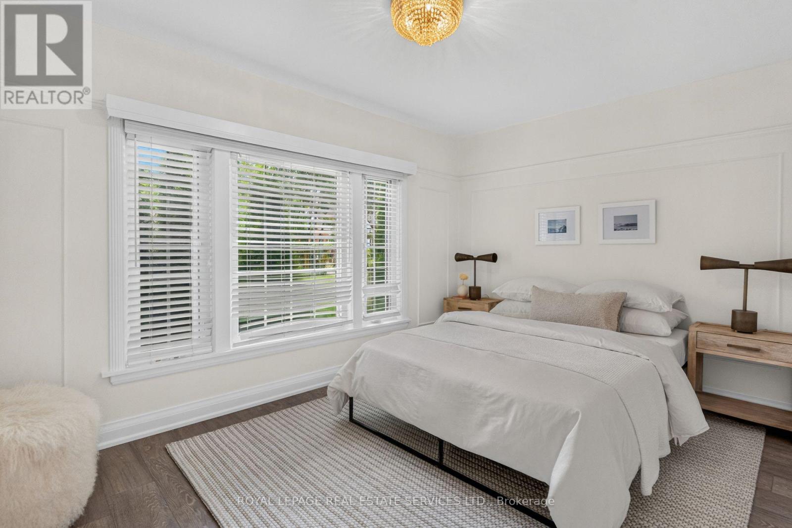 2 GLENROY AVENUE - 16