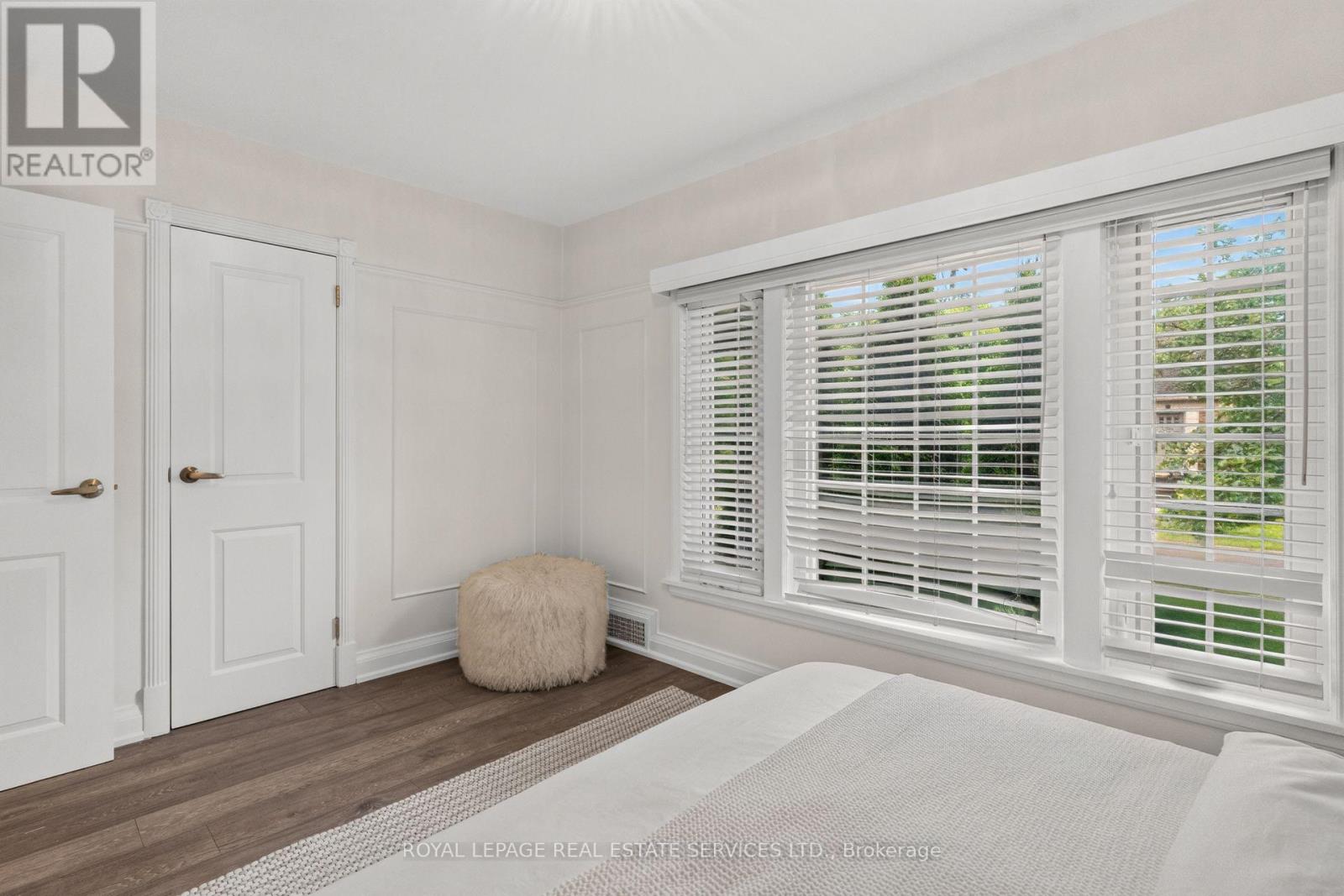 2 GLENROY AVENUE - 17