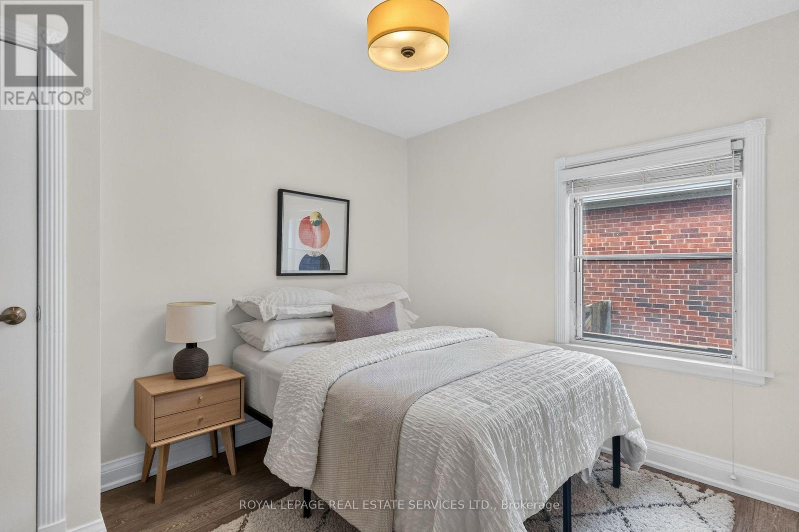2 GLENROY AVENUE - 18