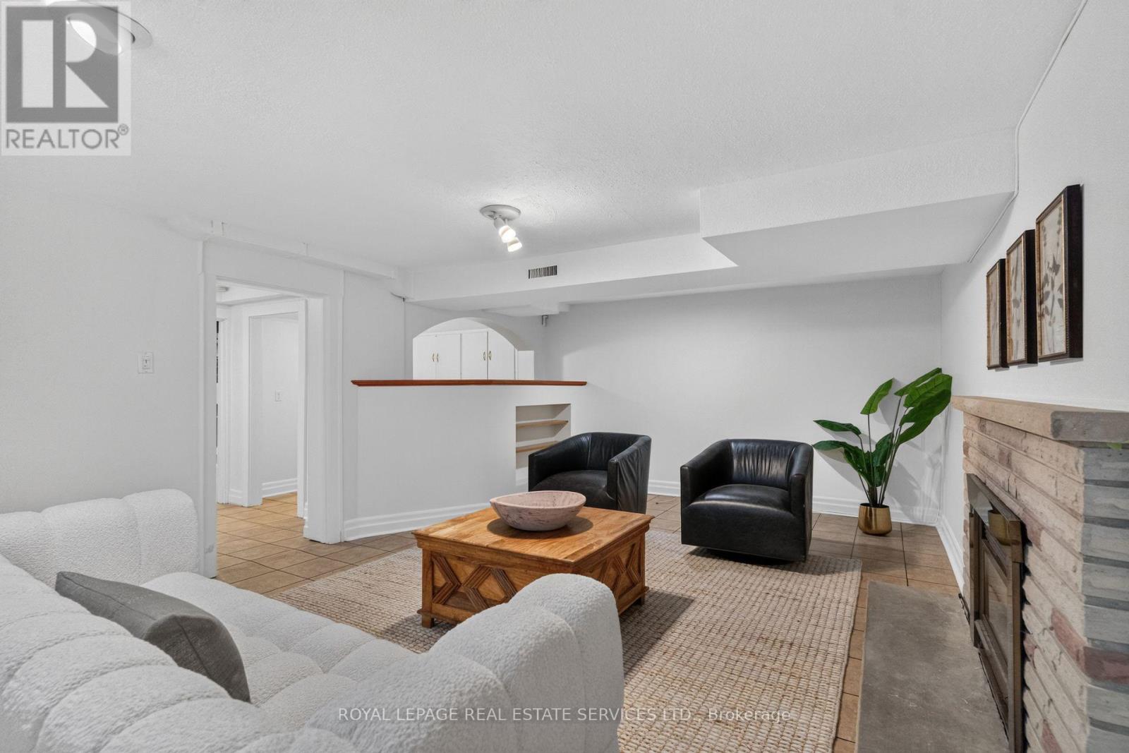 2 GLENROY AVENUE - 26
