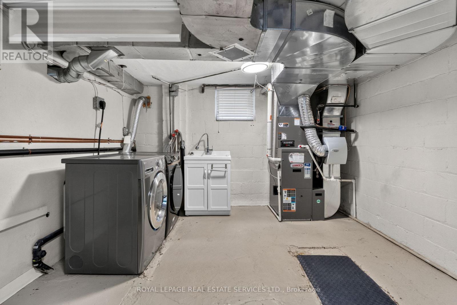 2 GLENROY AVENUE - 28