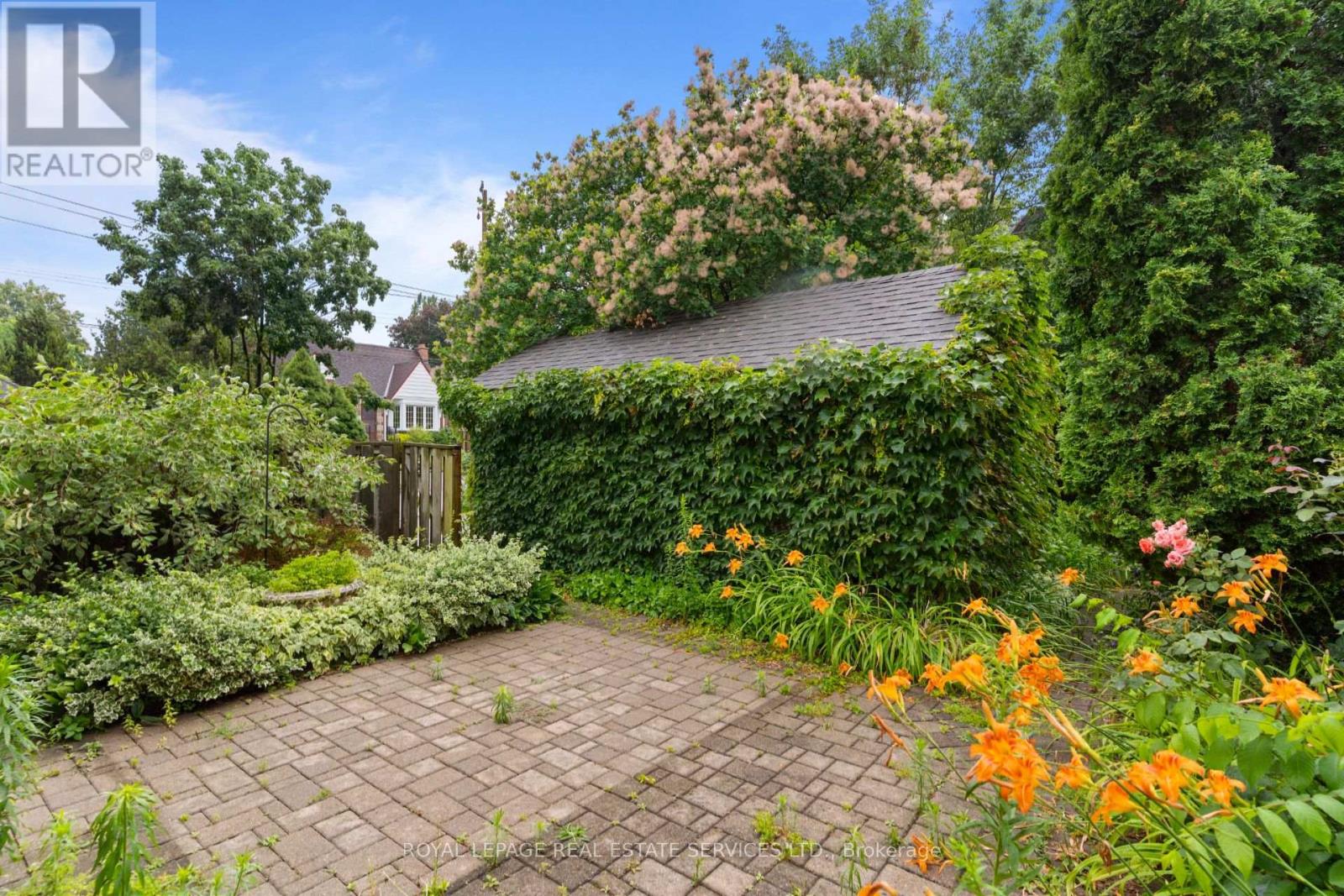 2 GLENROY AVENUE - 29