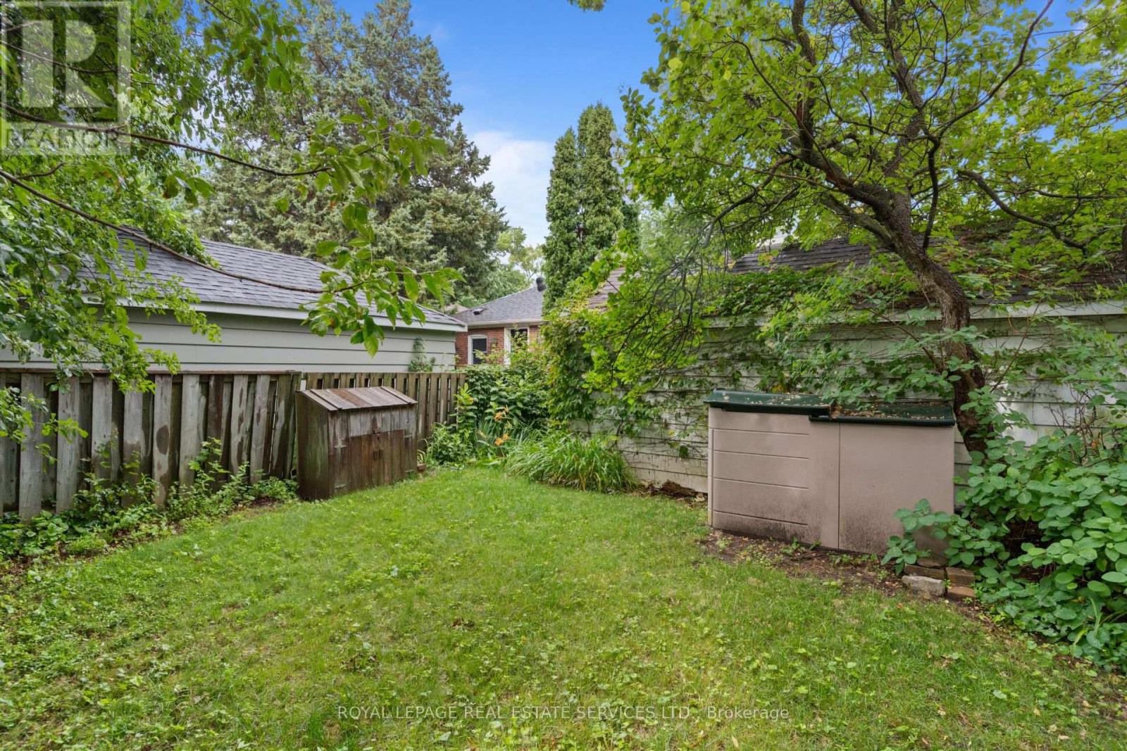 2 GLENROY AVENUE - 31