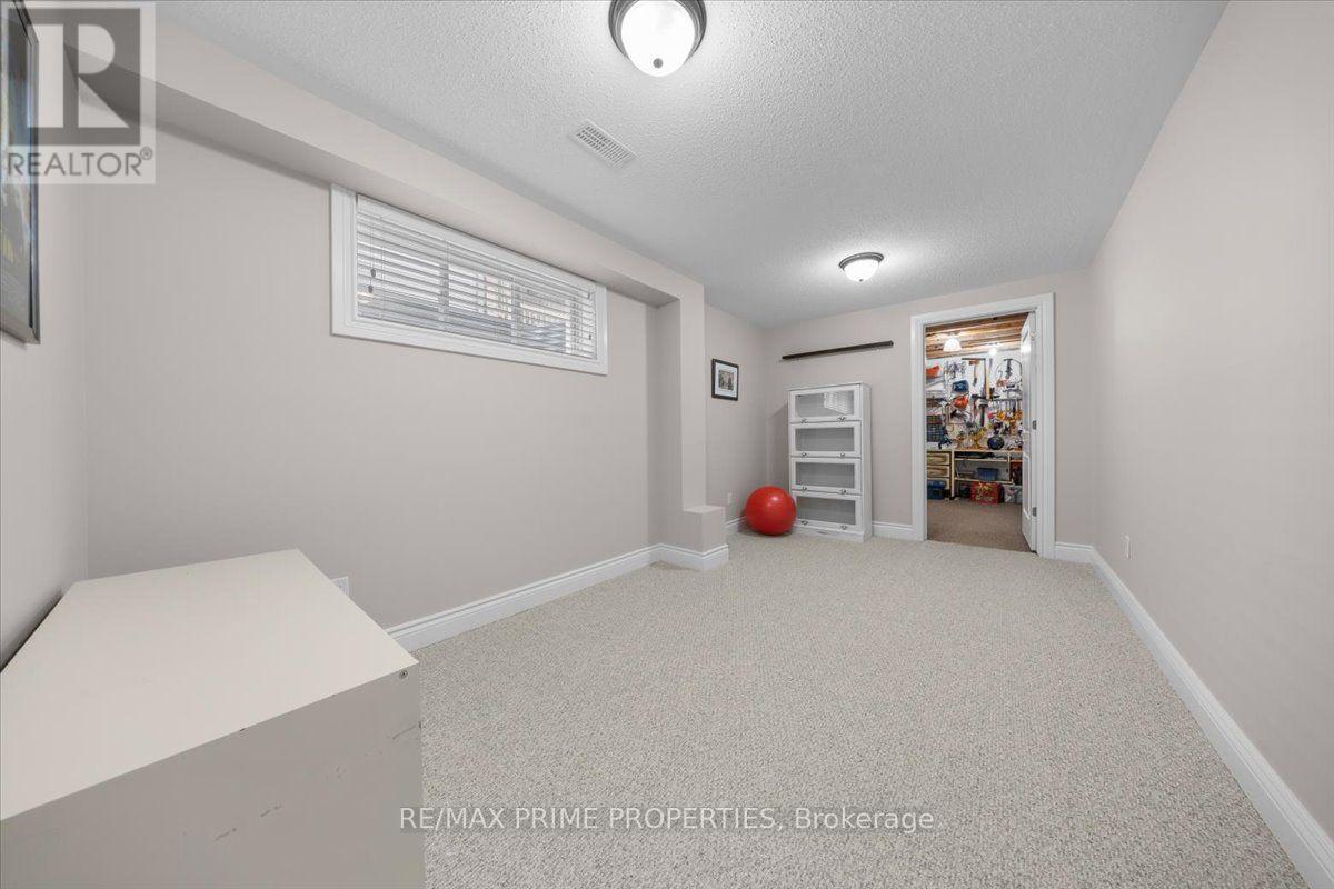 817 PLATINUM STREET - Image 35