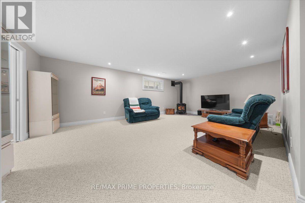 817 PLATINUM STREET - Image 32