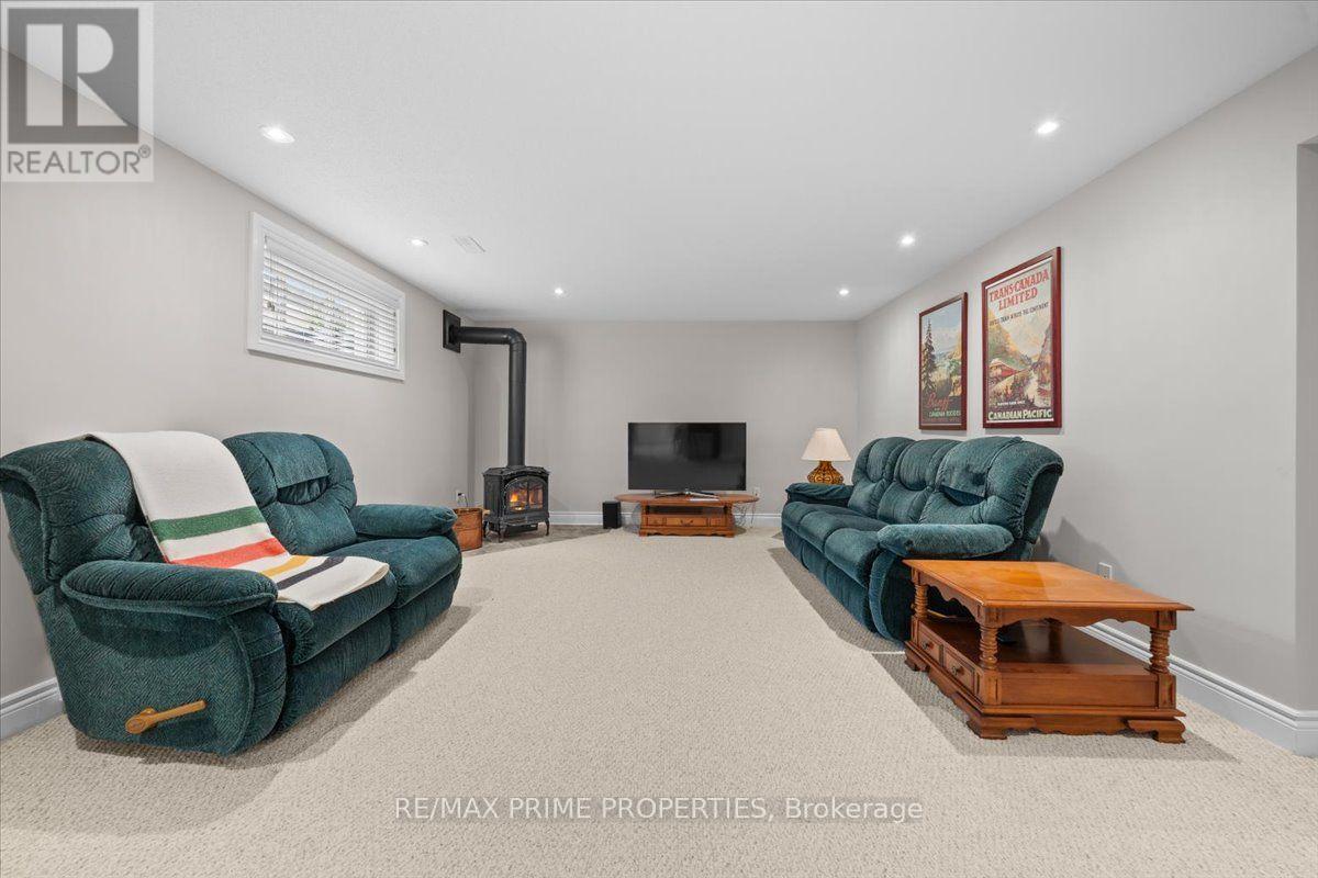 817 PLATINUM STREET - Image 33