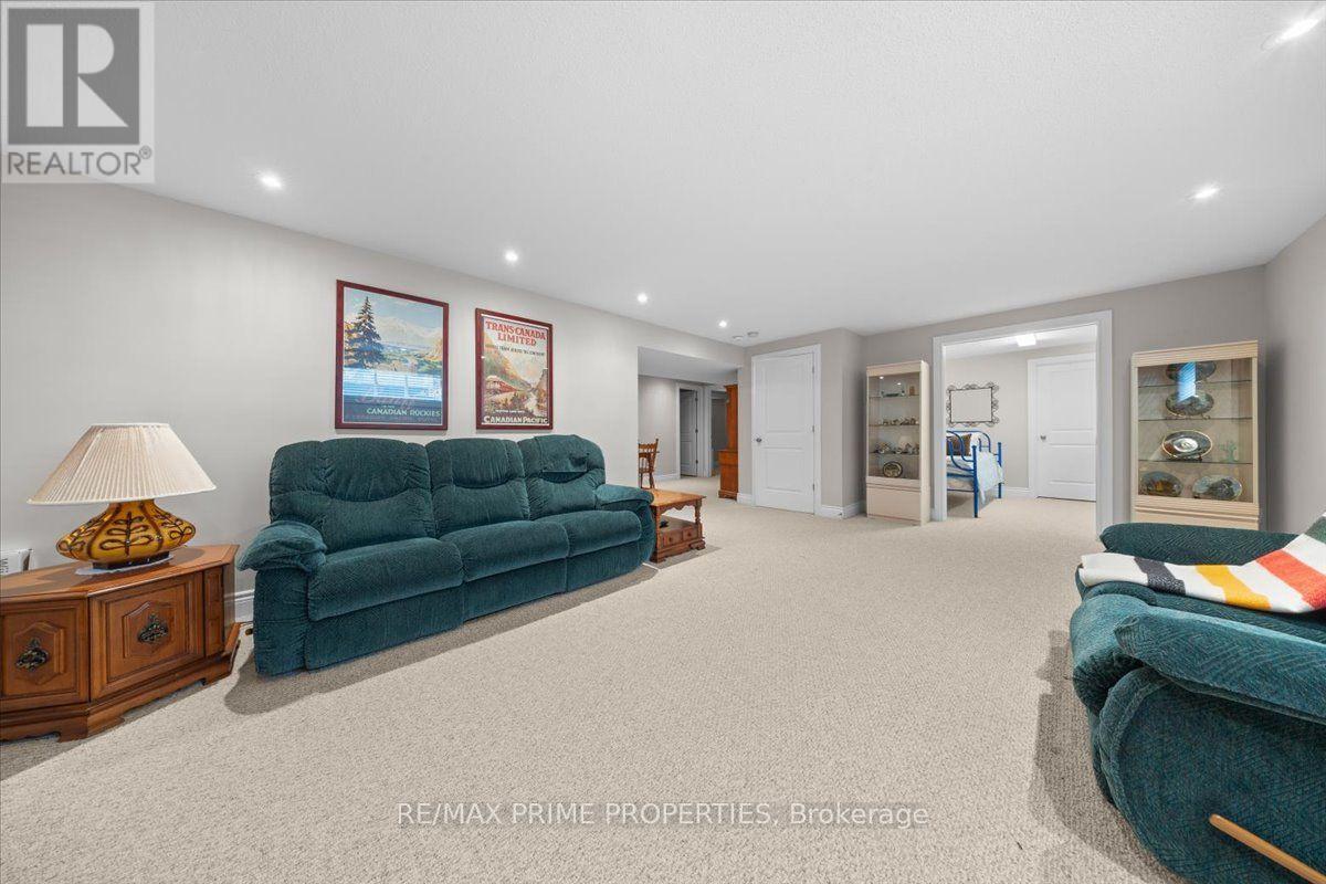 817 PLATINUM STREET - Image 34