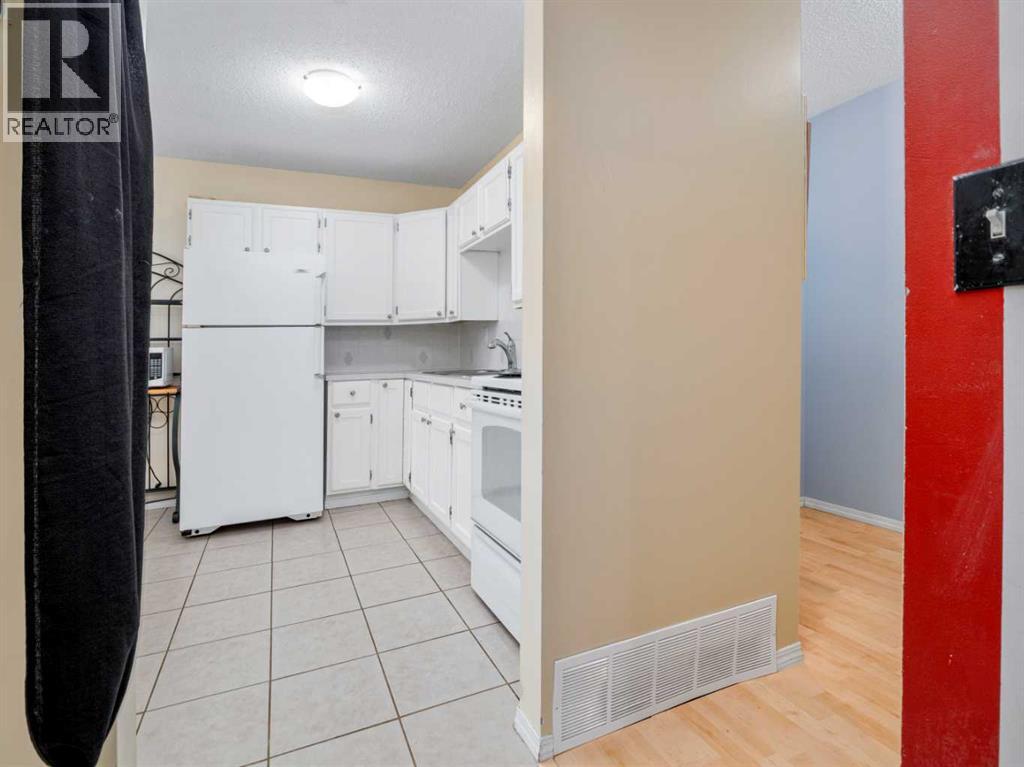 #3 269 Laval Boulevard W - 10
