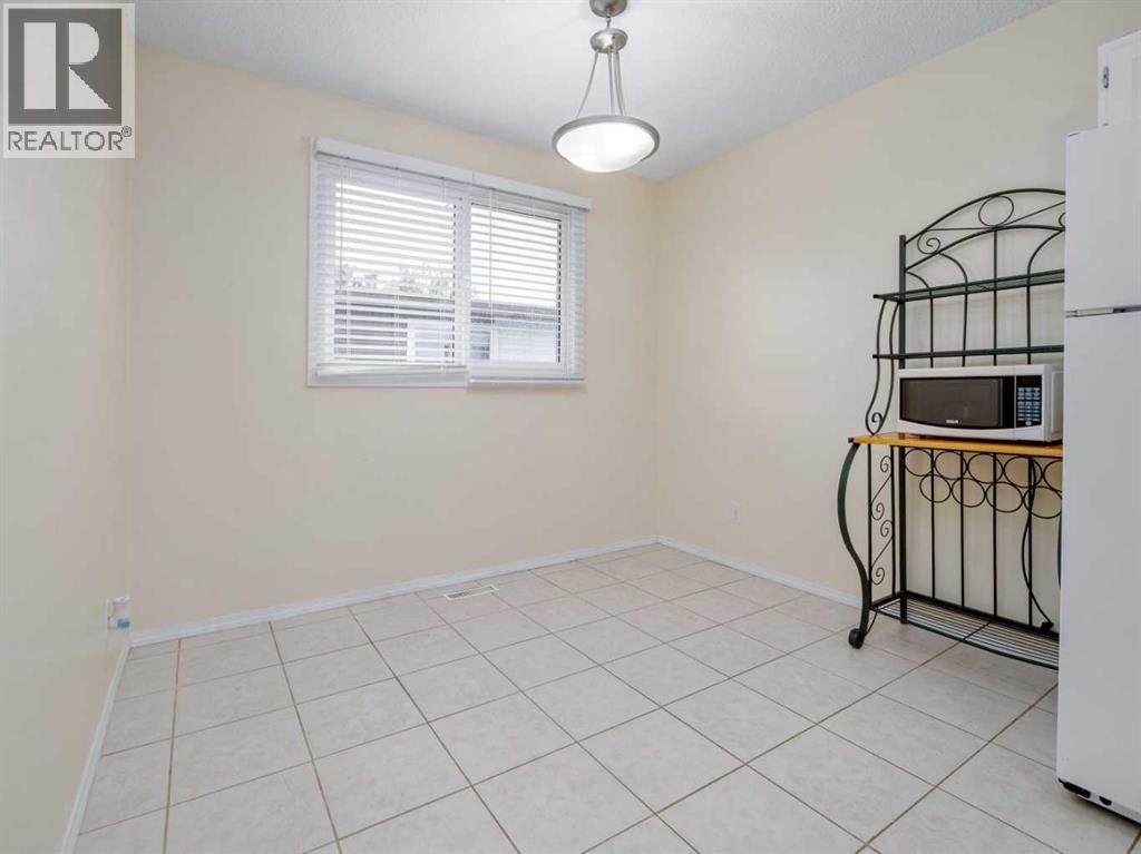 #3 269 Laval Boulevard W - 16