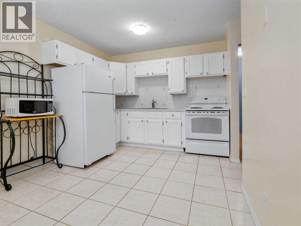 #3 269 Laval Boulevard W - 17