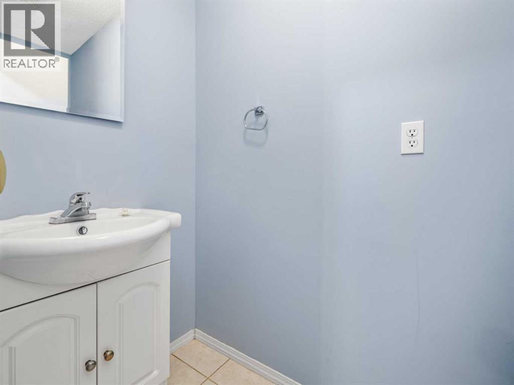 #3 269 Laval Boulevard W - 20