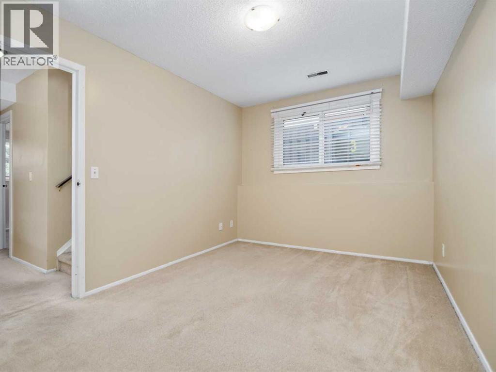 #3 269 Laval Boulevard W - 35
