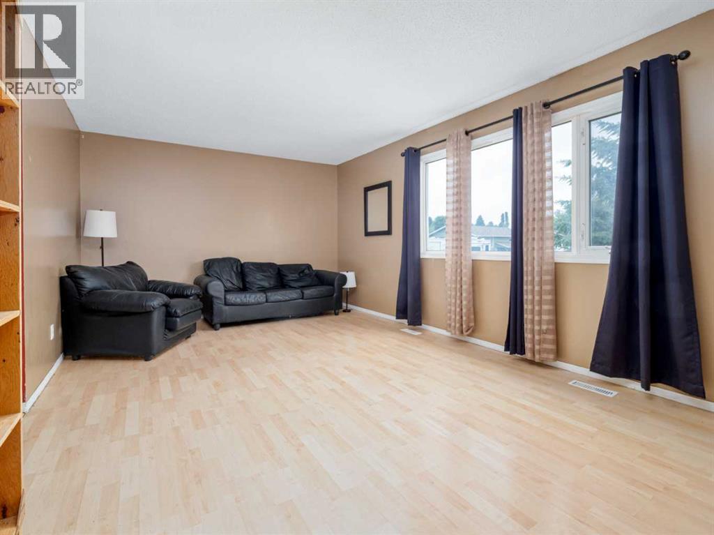 #3 269 Laval Boulevard W - 7