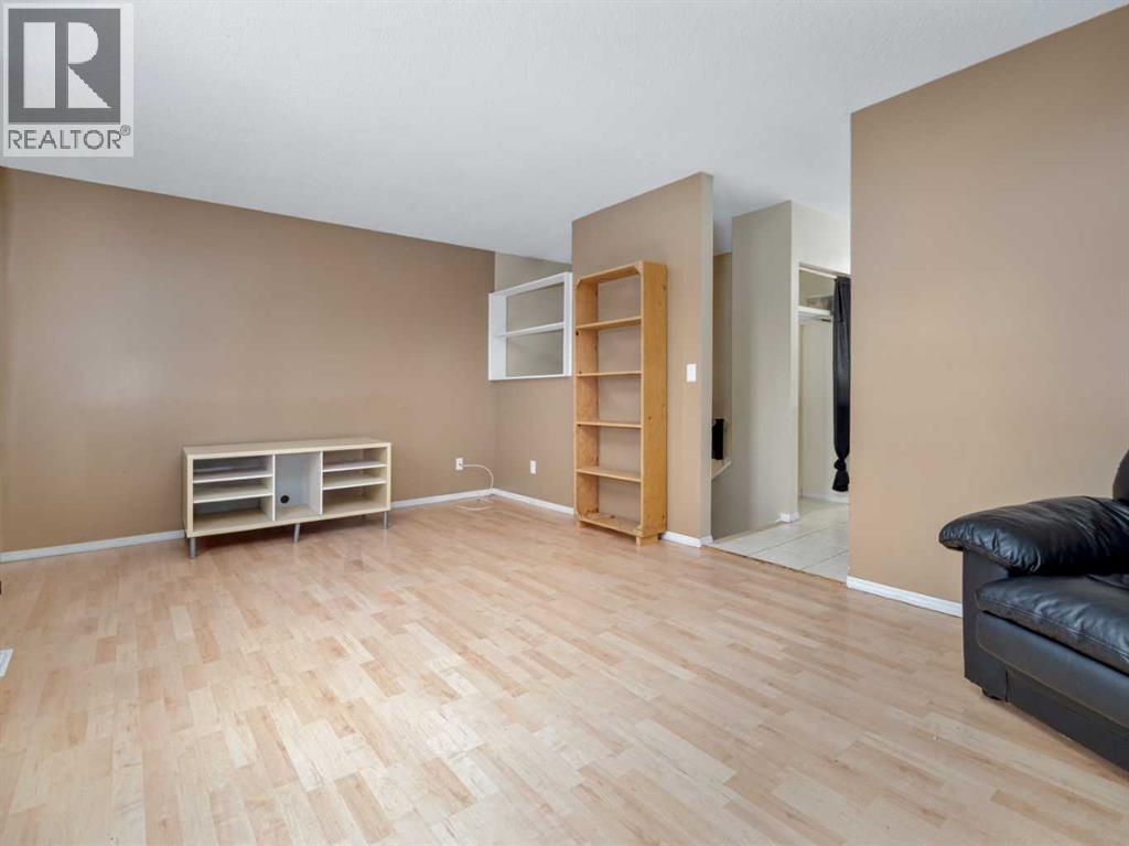 #3 269 Laval Boulevard W - 9