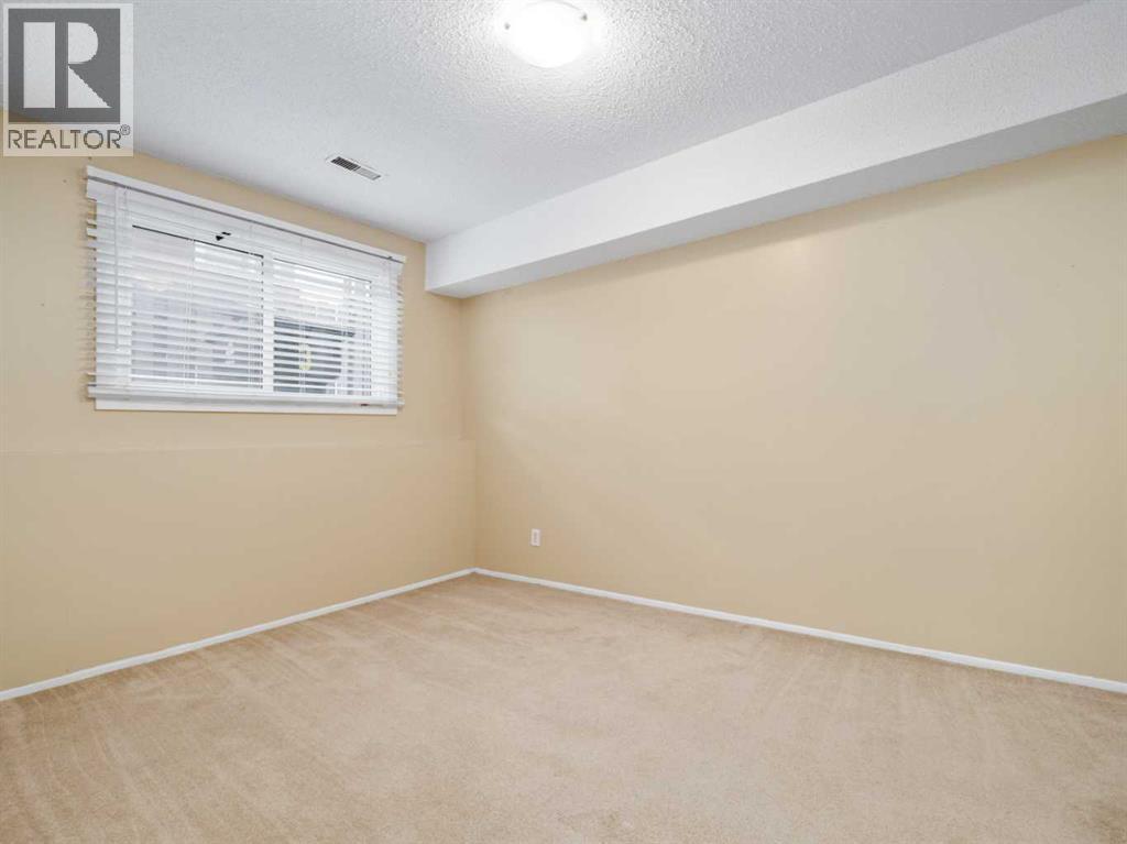 #3 269 Laval Boulevard W - 32