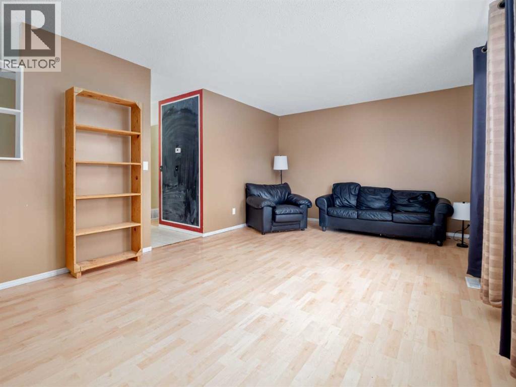 #3 269 Laval Boulevard W - 8