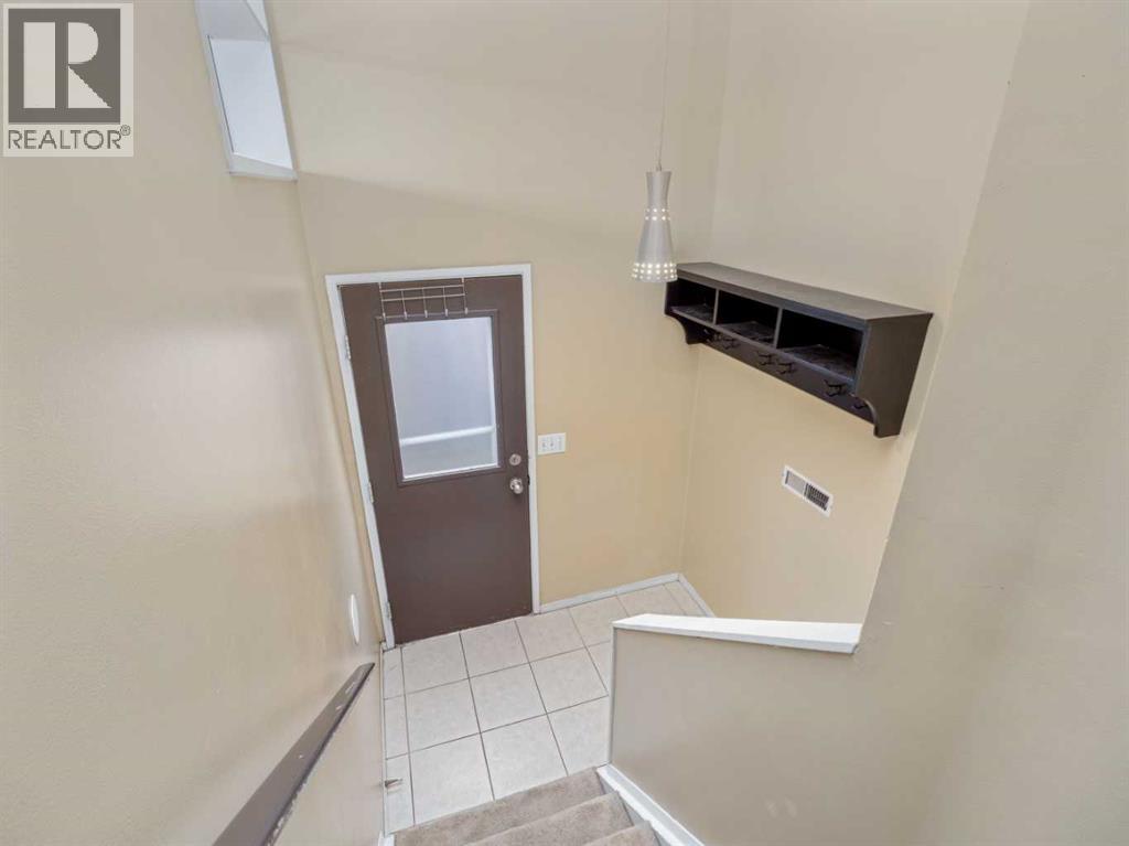 #3 269 Laval Boulevard W - 23