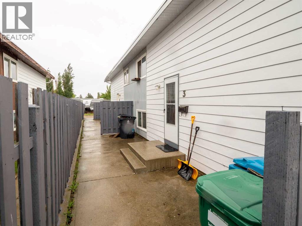 #3 269 Laval Boulevard W - 36