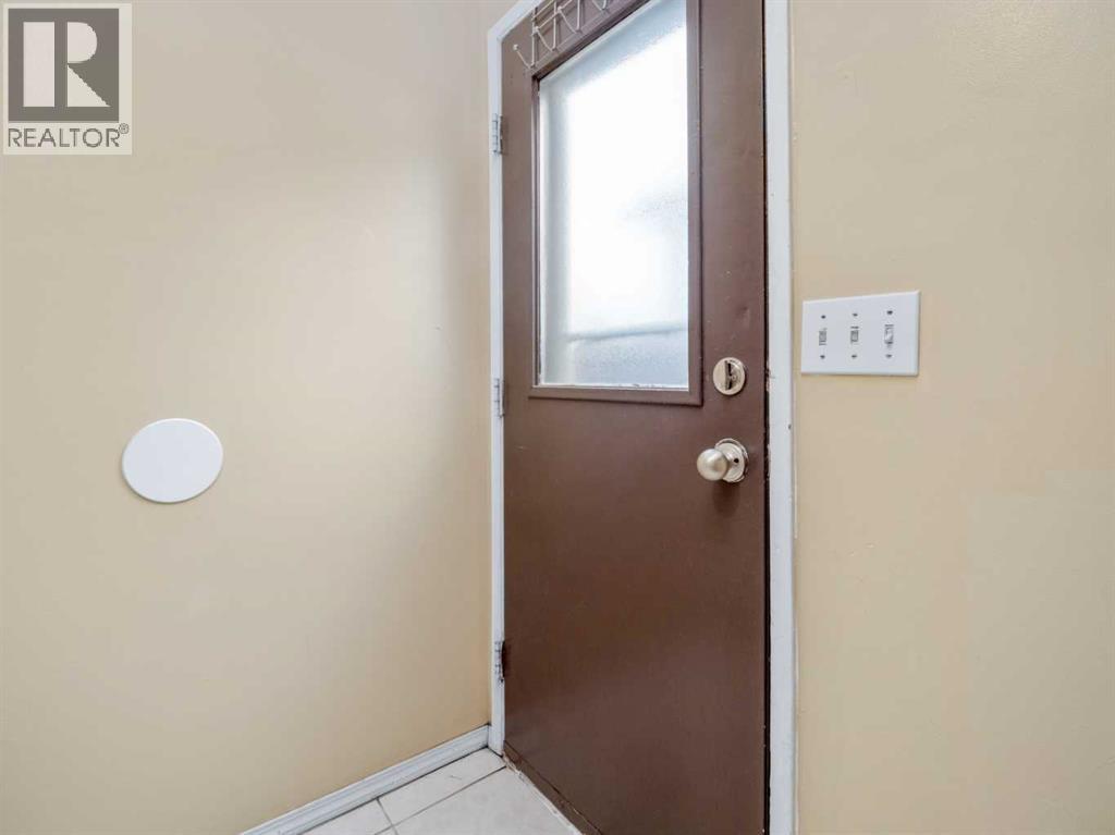 #3 269 Laval Boulevard W - 5