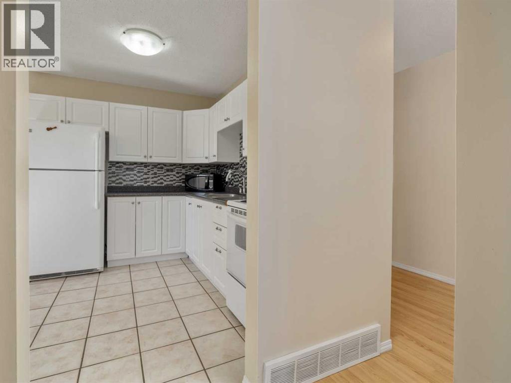 #2 269 Laval Boulevard W - 13