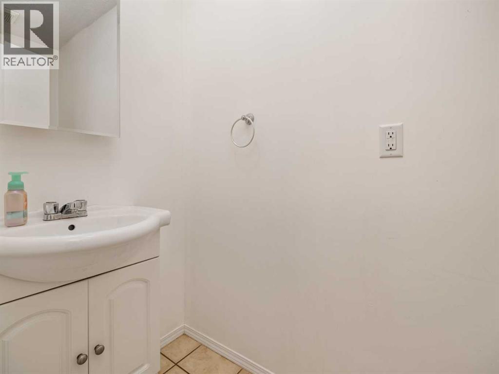 #2 269 Laval Boulevard W - 23
