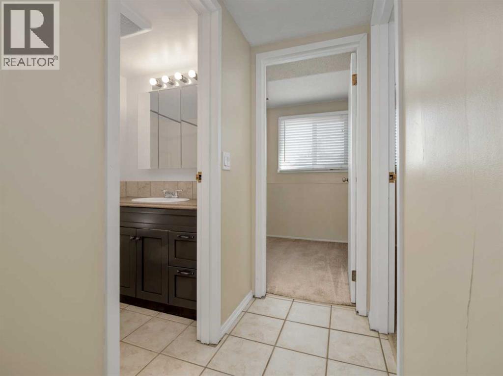 #2 269 Laval Boulevard W - 30