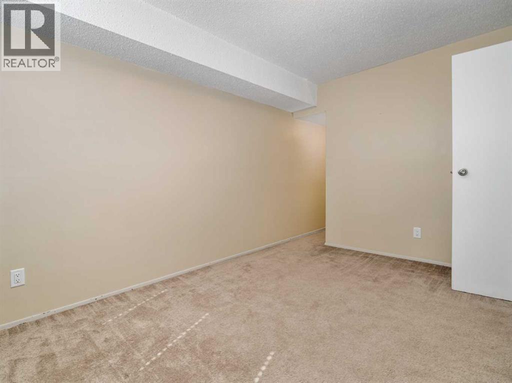 #2 269 Laval Boulevard W - 27