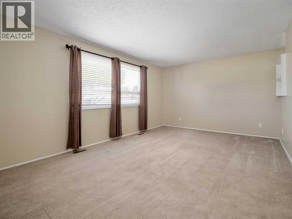 #2 269 Laval Boulevard W - 11