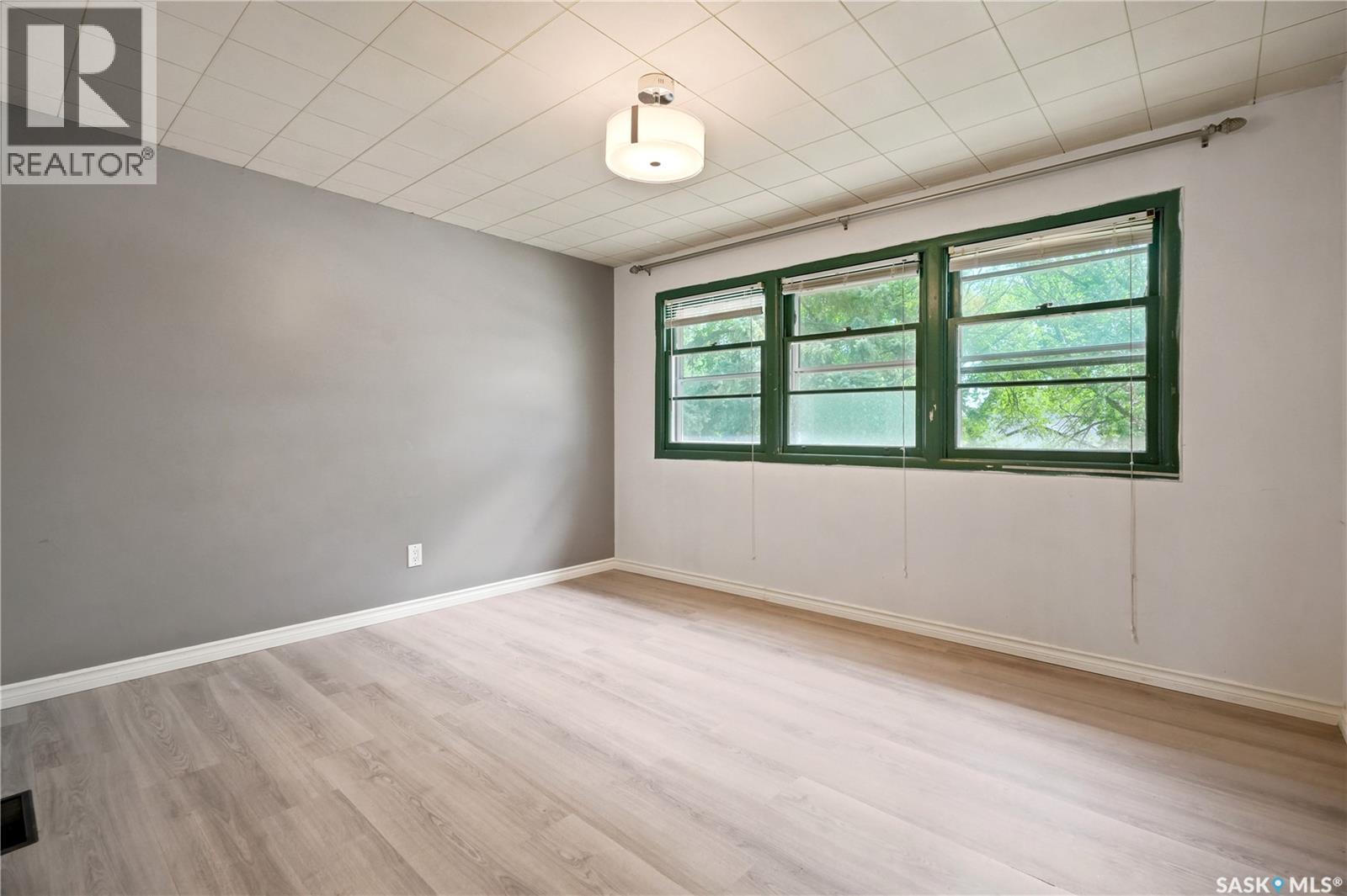 4240 8th AVENUE - 23