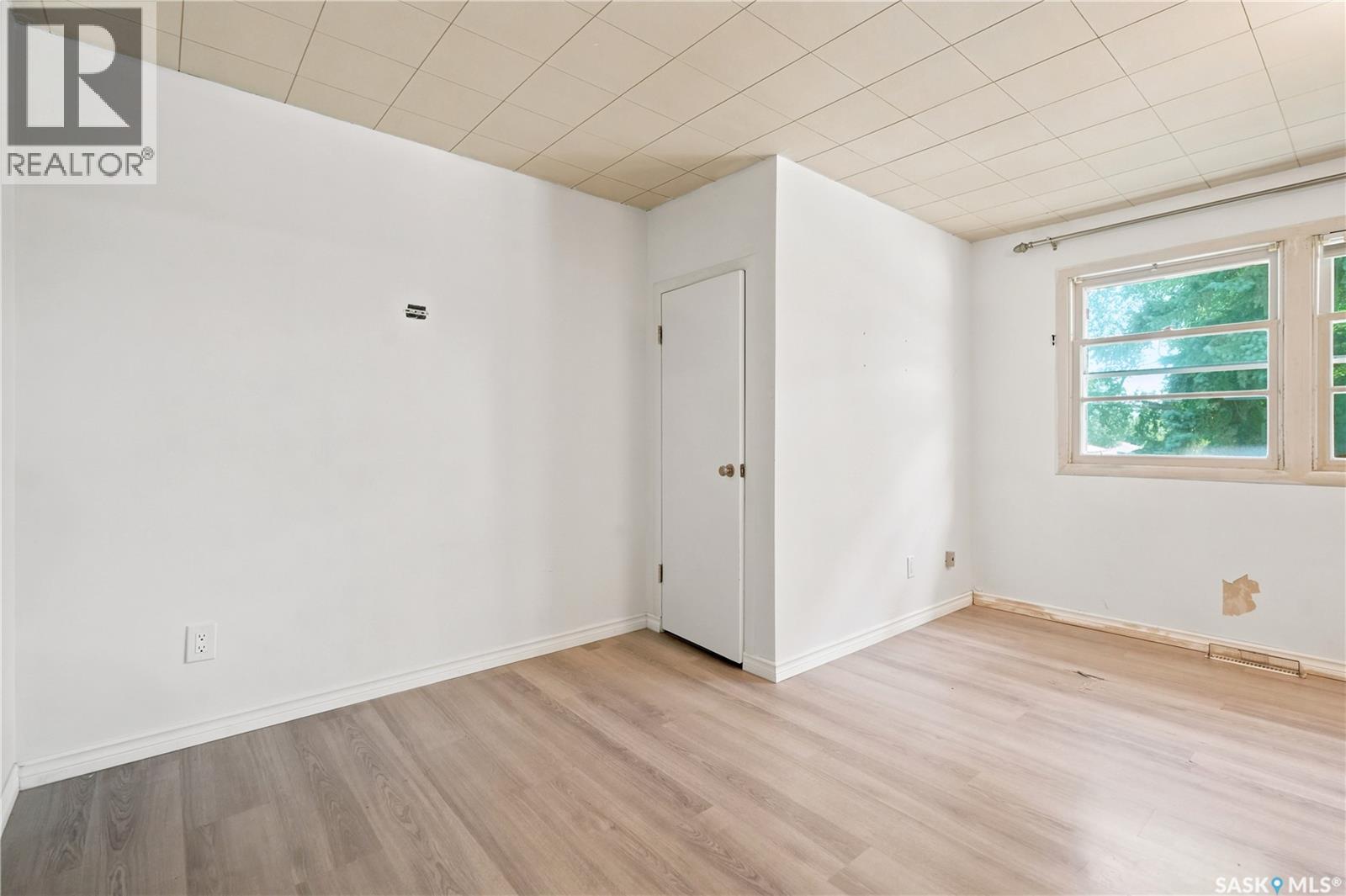 4240 8th AVENUE - 27