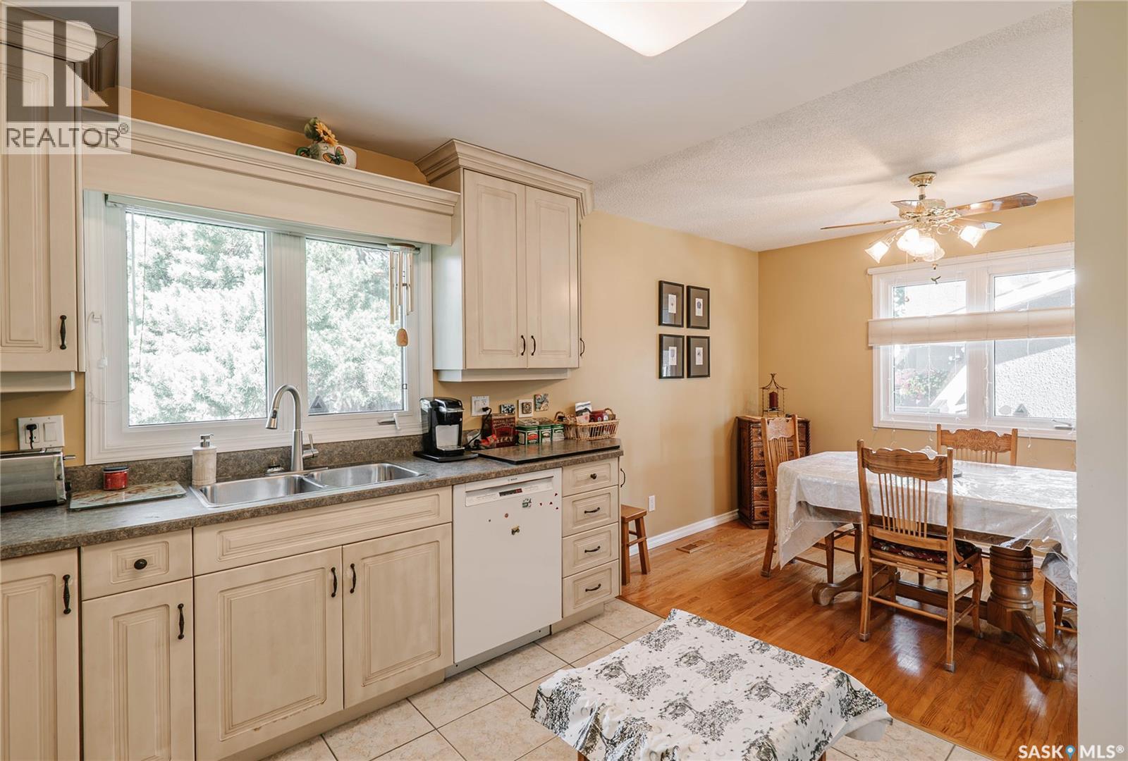 2704 Preston AVENUE S - 10