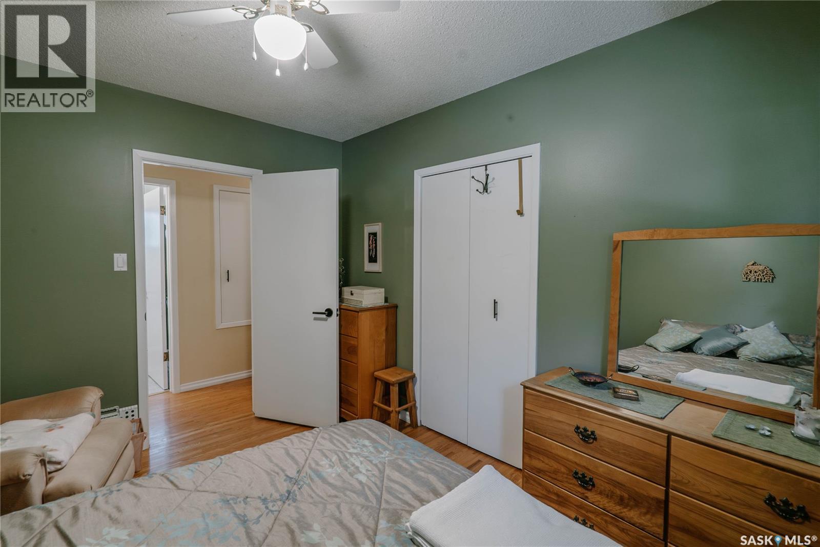 2704 Preston AVENUE S - 14