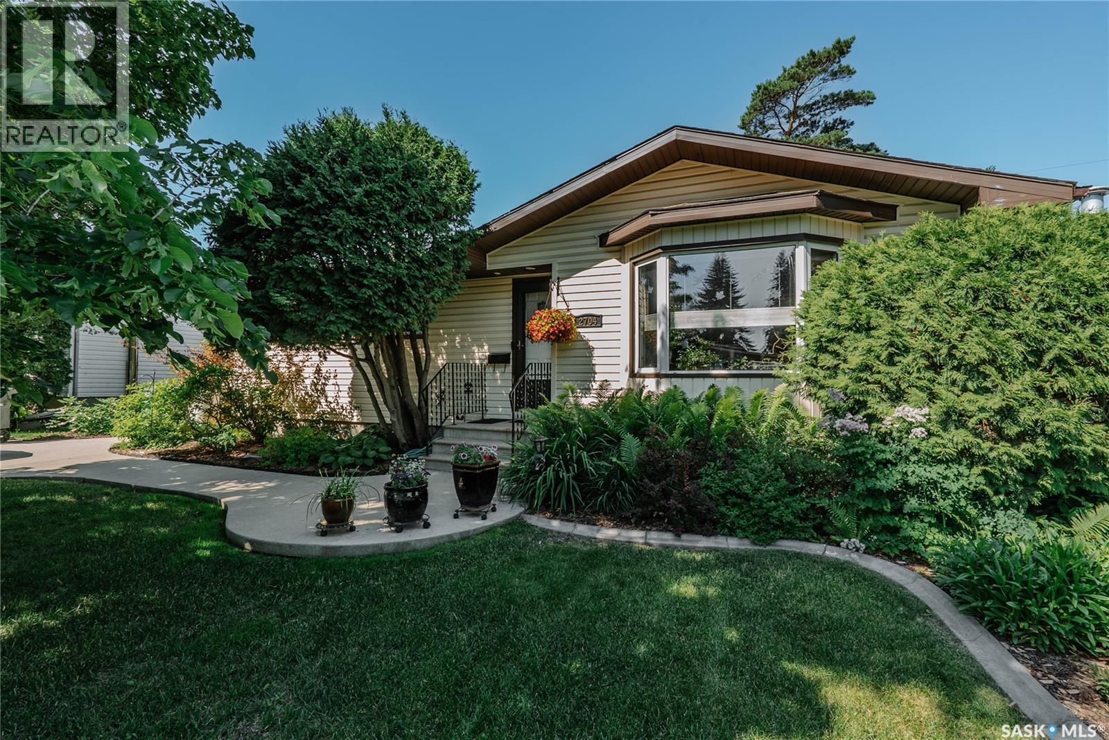 2704 Preston AVENUE S - 2