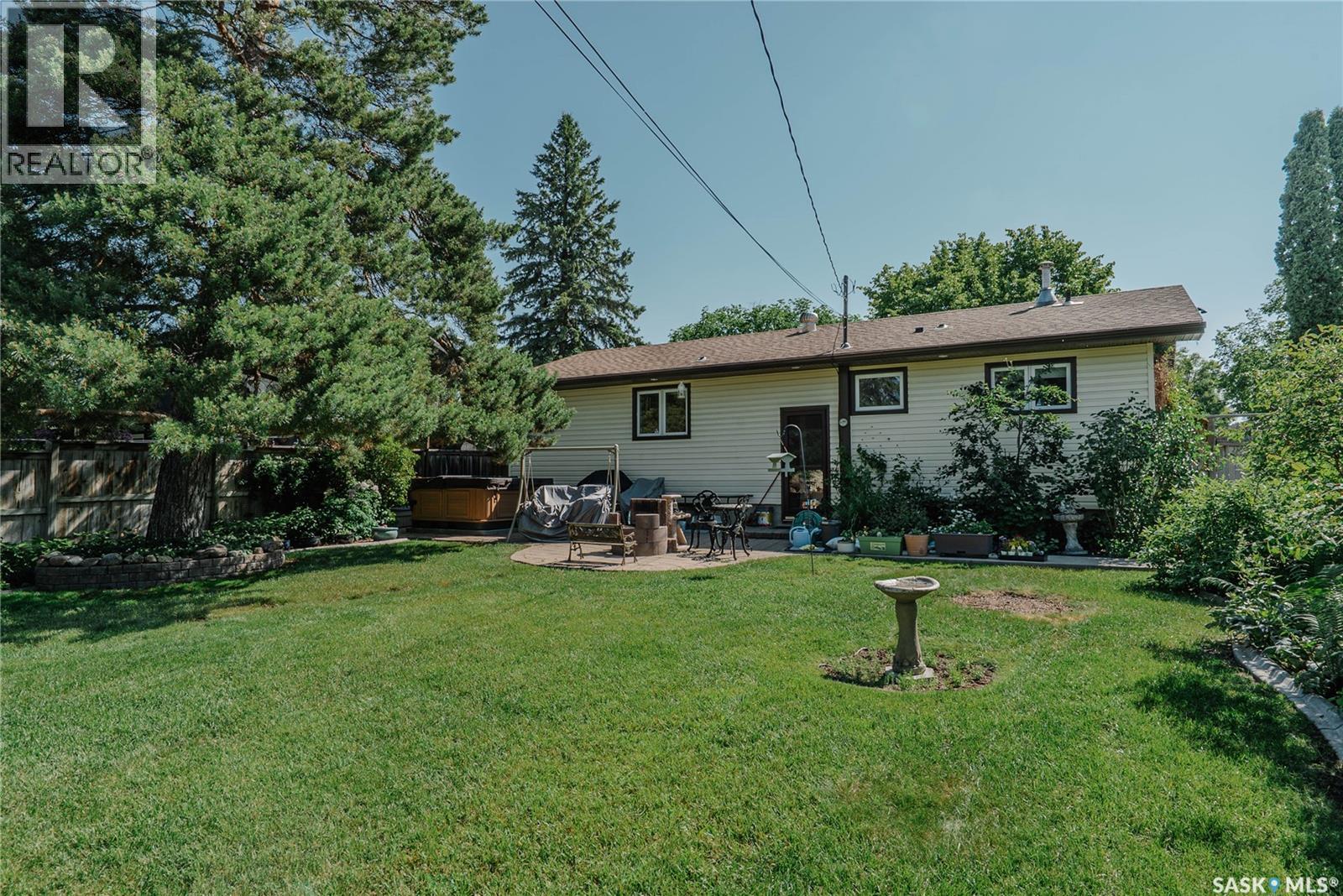 2704 Preston AVENUE S - 3