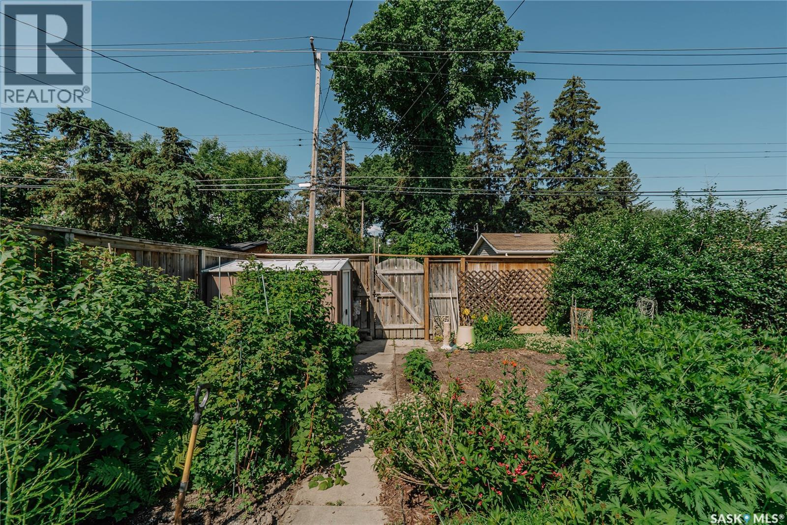 2704 Preston AVENUE S - 34
