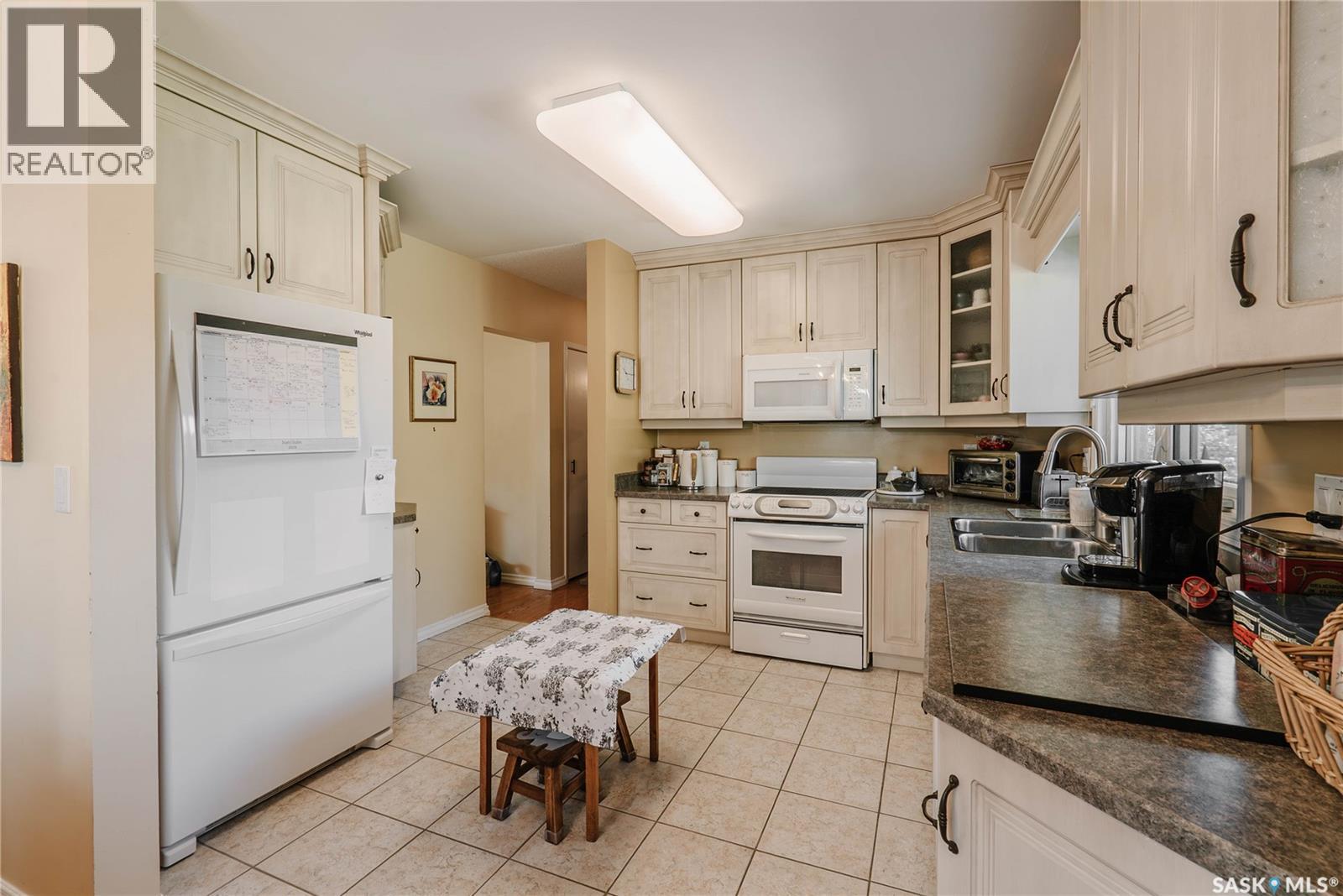 2704 Preston AVENUE S - 9