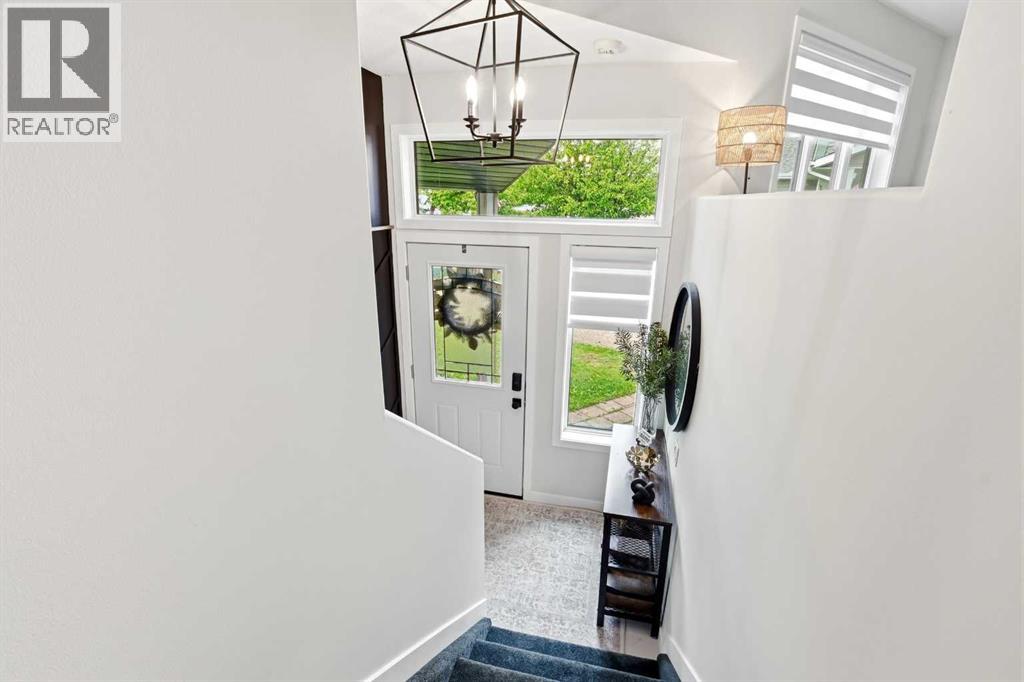 5212 55 Avenue - 2