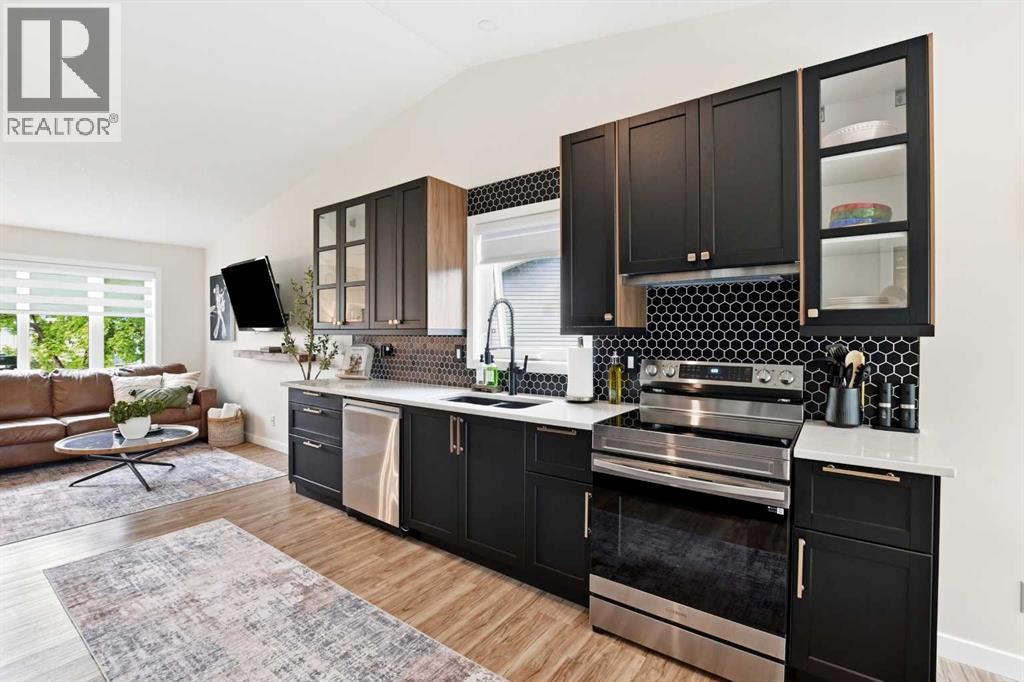 5212 55 Avenue - 6