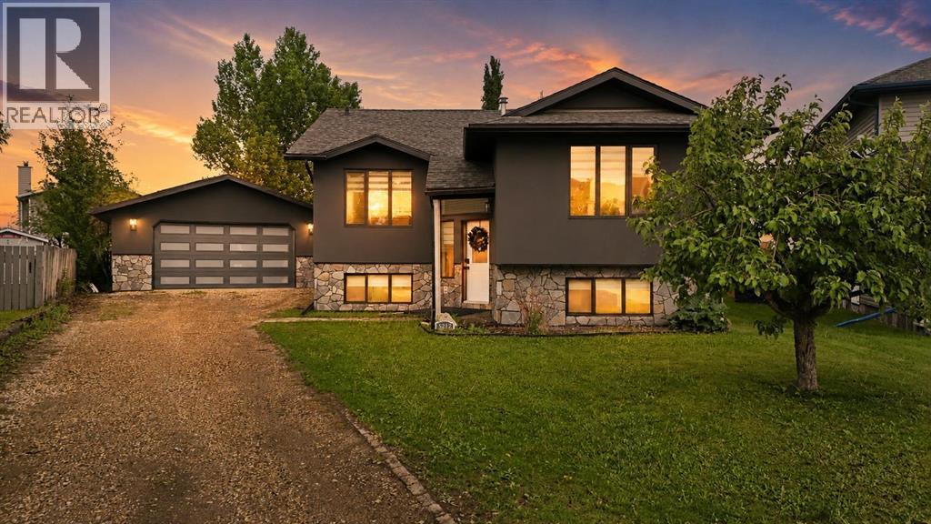 5212 55 Avenue - 1