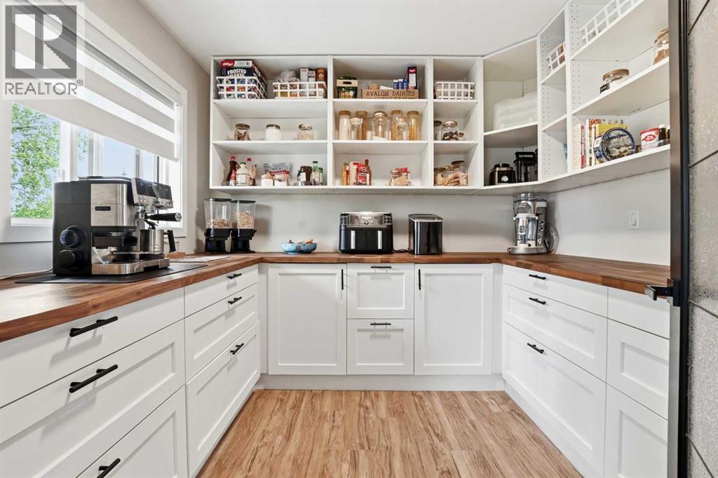 5212 55 Avenue - 12