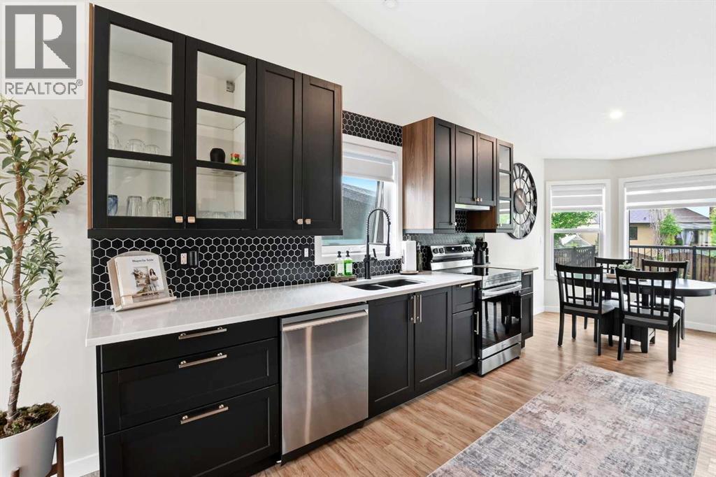 5212 55 Avenue - 7
