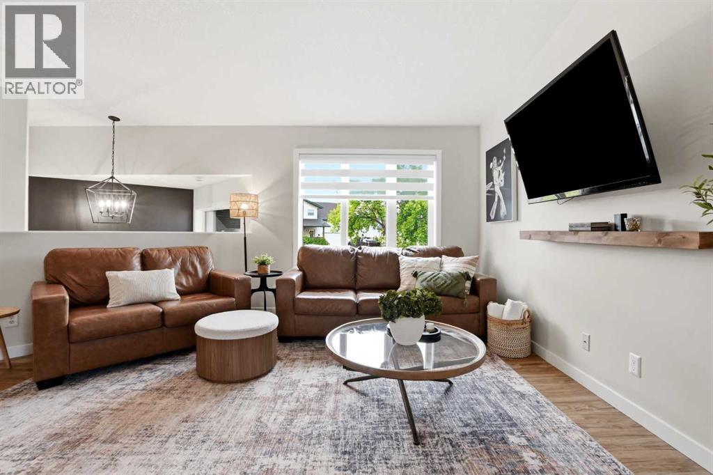 5212 55 Avenue - 4