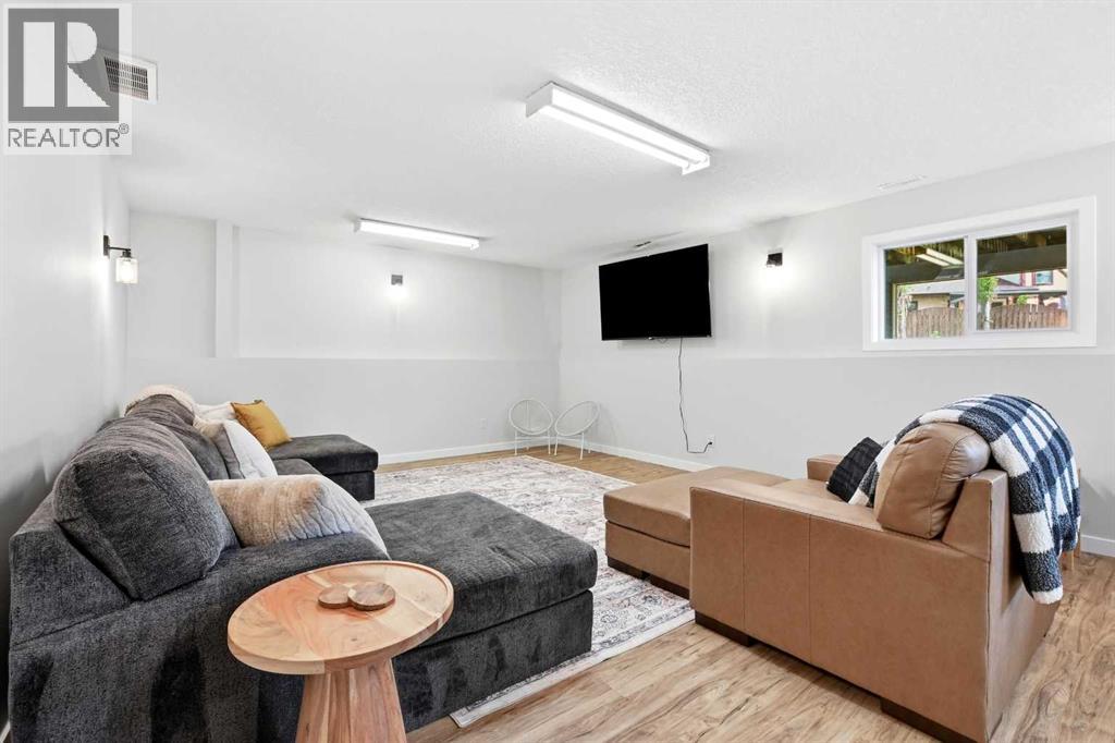 5212 55 Avenue - 18