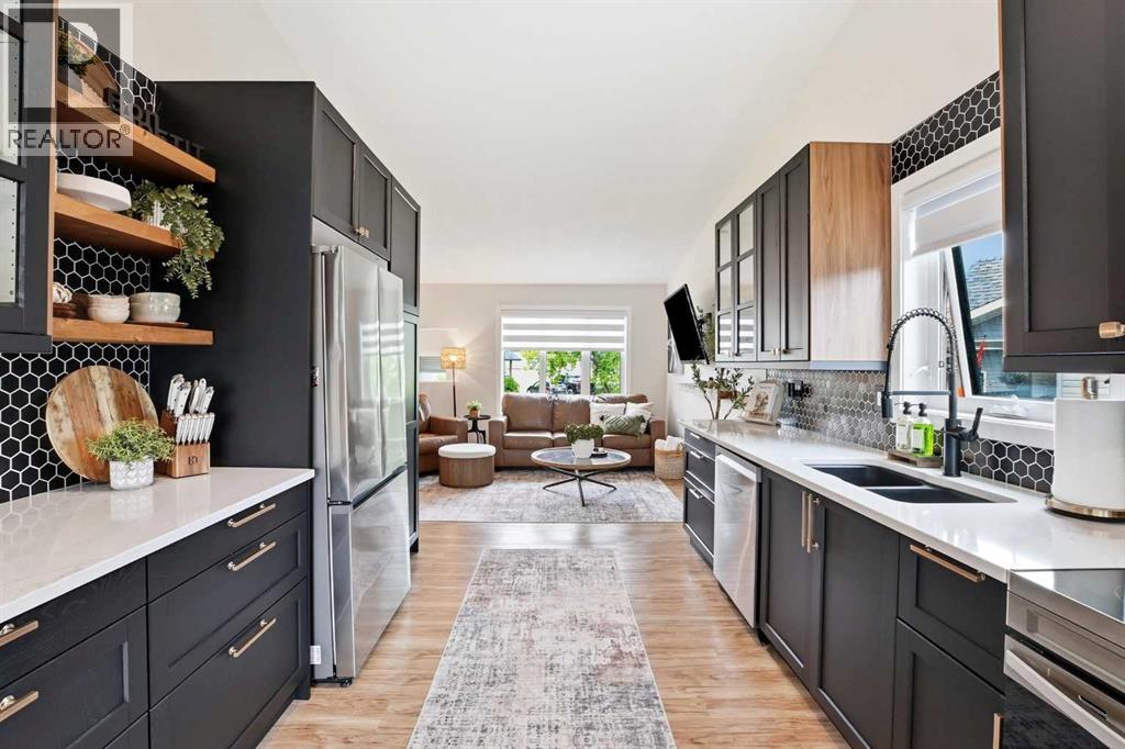 5212 55 Avenue - 8