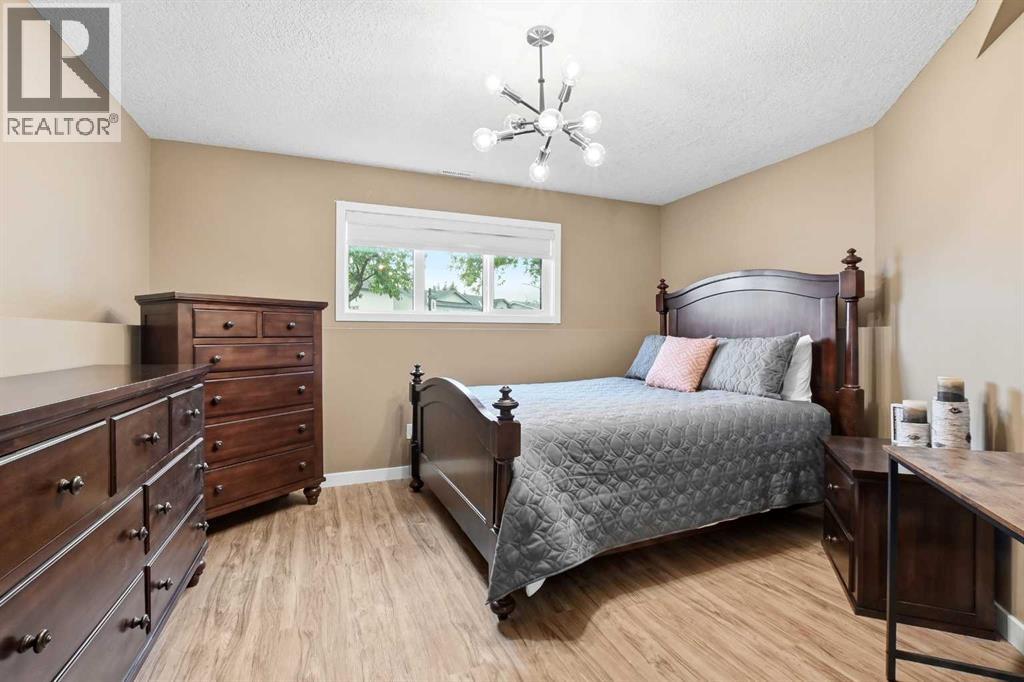 5212 55 Avenue - 21
