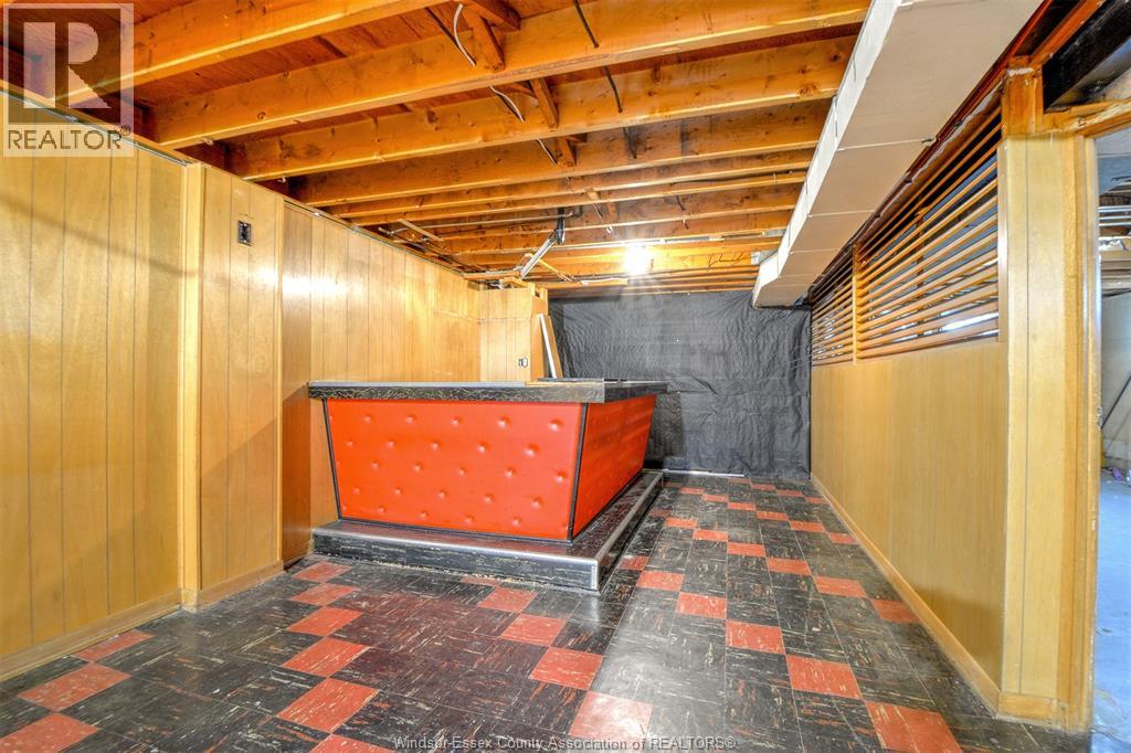 209 SANDWICH STREET North - 31