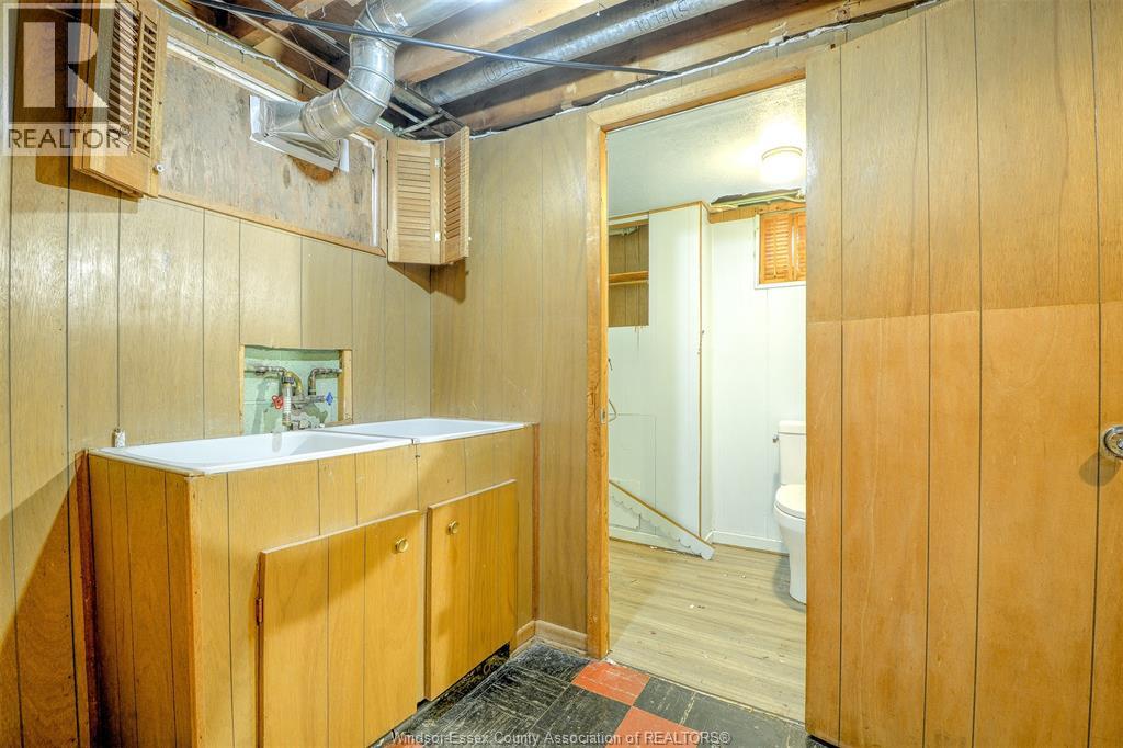 209 SANDWICH STREET North - 33