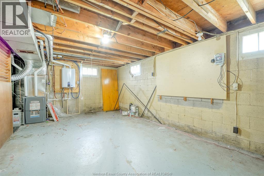 209 SANDWICH STREET North - 34