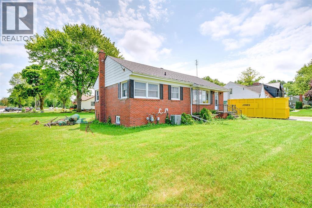209 SANDWICH STREET North - 46