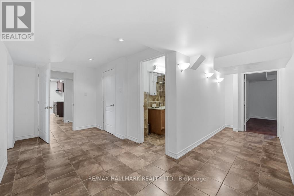 321 GRAND VELLORE CRESCENT - 43